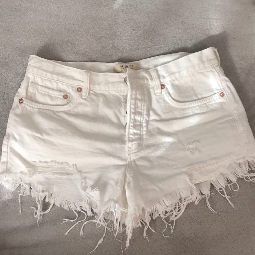 FREE PEOPLE HIGH RISE JEAN SHORTS SIZE 28